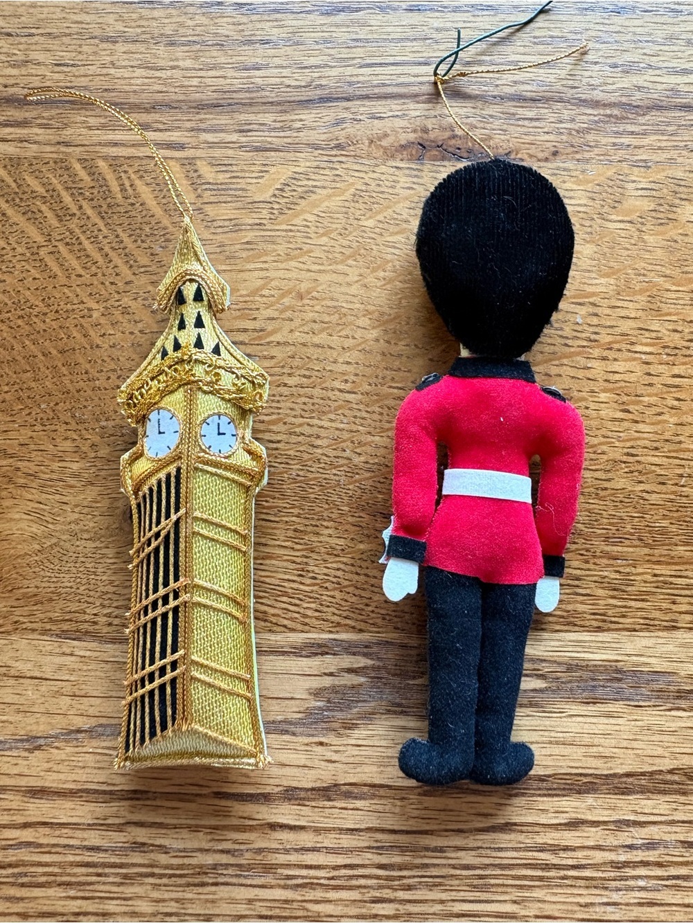 VTG St. Nicolas Christmas British Guard in Red and Black and Big Ben ornaments - Picture 2 of 5